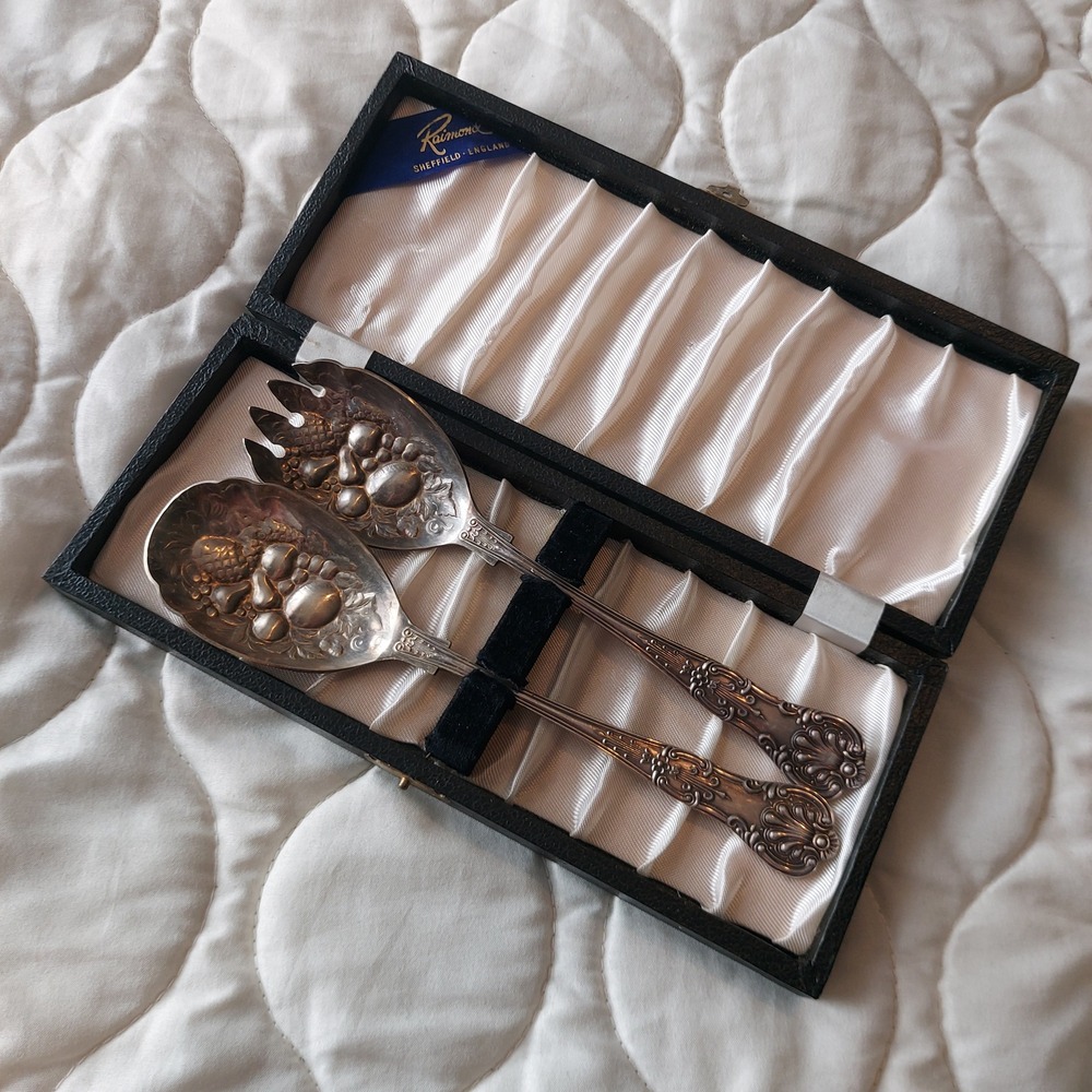 Raimond Sheffield England Silver Plate Fruit Repousse Salad Serving Set in Box